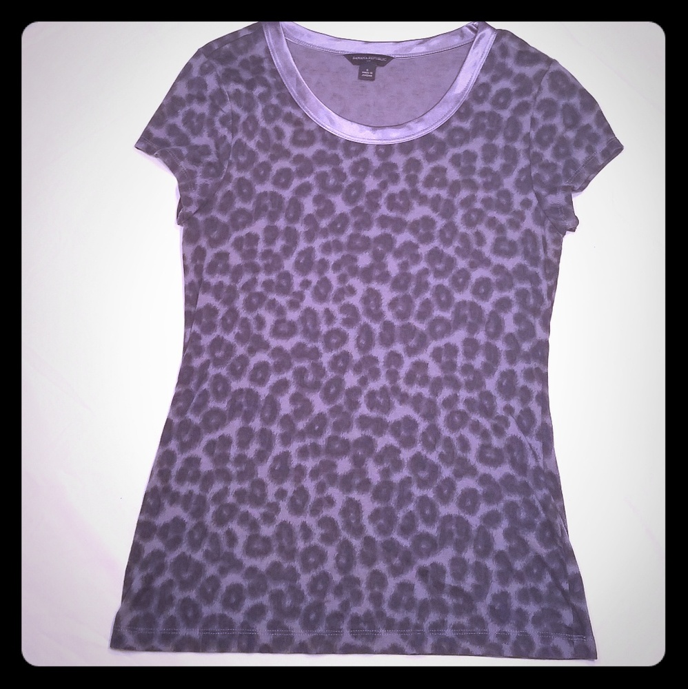 Size S Cute soft Tee  "Banana Republic"